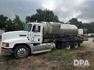 1995 Mack CH613 Image
