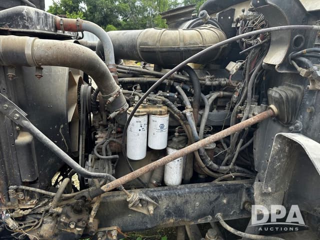 Image of Mack CH613 equipment image 4