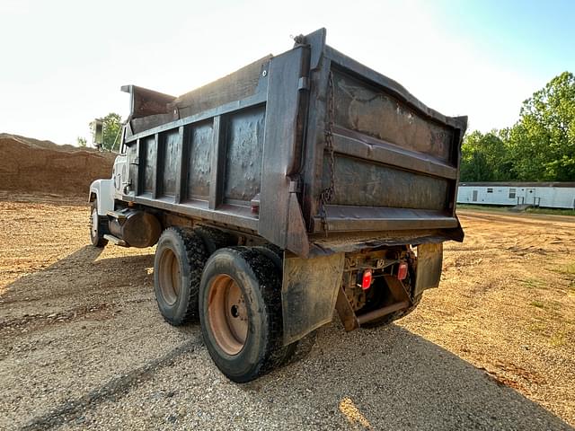 Image of Mack CH613 equipment image 3