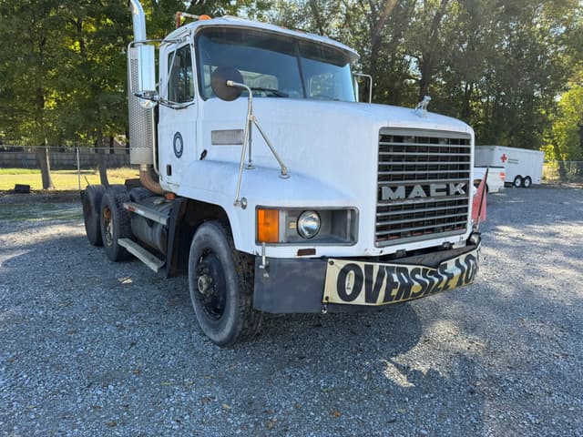 Image of Mack CH613 equipment image 1