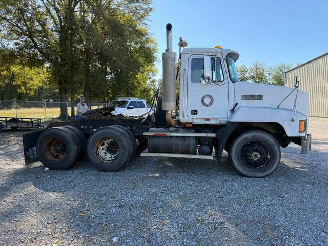 Image of Mack CH613 equipment image 2