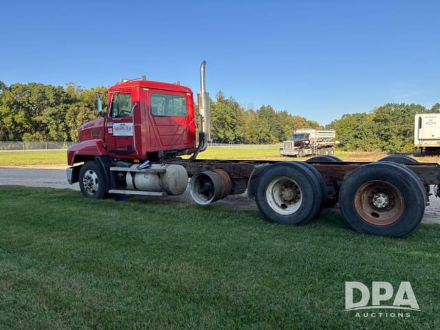 Image of Mack CH613 equipment image 4