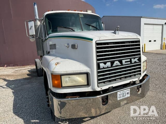 Image of Mack CH613 equipment image 3