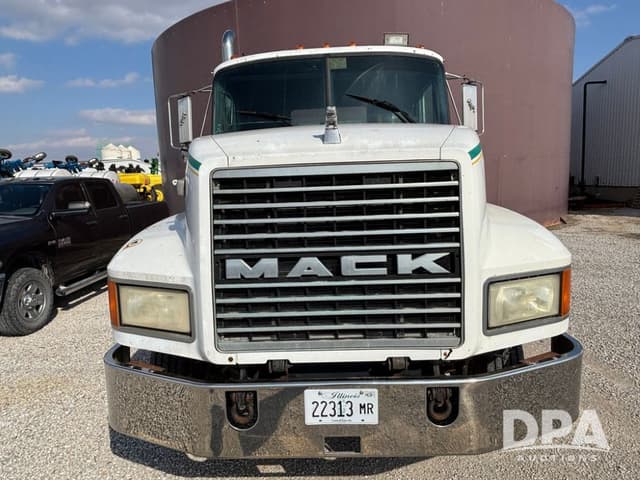 Image of Mack CH613 equipment image 2