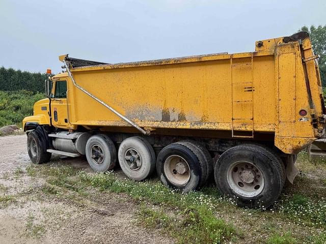 Image of Mack CL713 equipment image 3