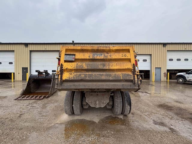 Image of Mack CL713 equipment image 4