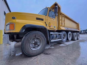 Main image Mack CL713