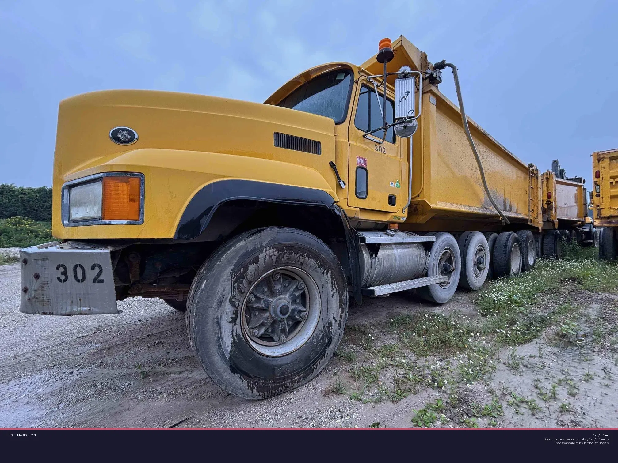 1995 Mack CL713 Equipment Image0