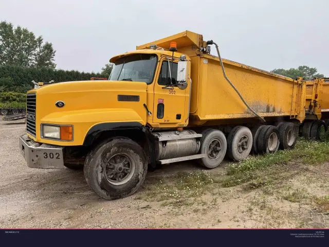 Image of Mack CL713 equipment image 2