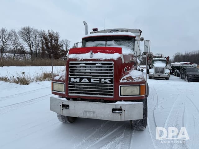 Image of Mack CL713 equipment image 2