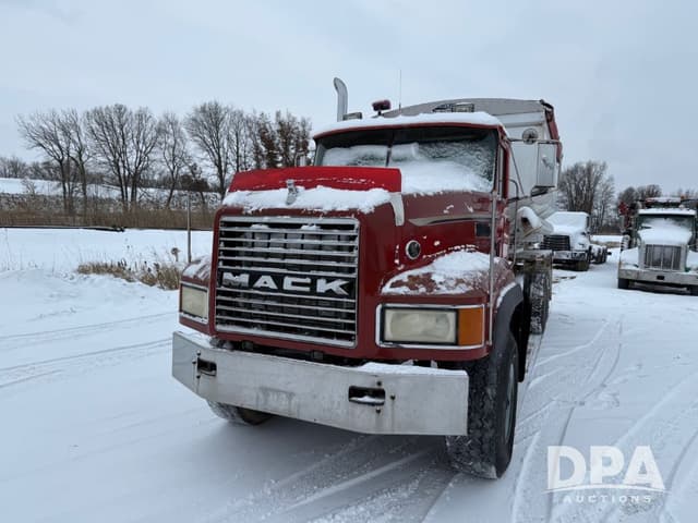Image of Mack CL713 equipment image 1