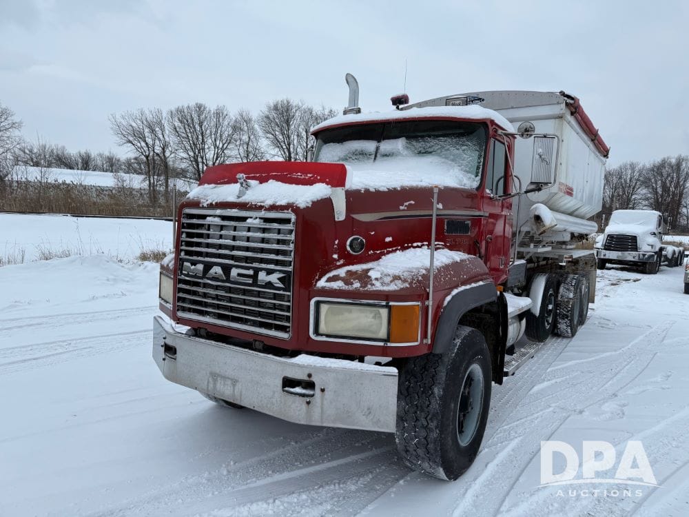 1995 Mack CL713 Equipment Image0