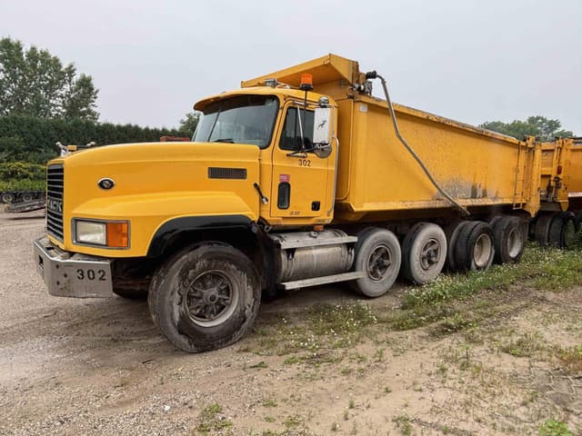 Image of Mack CL713 equipment image 2