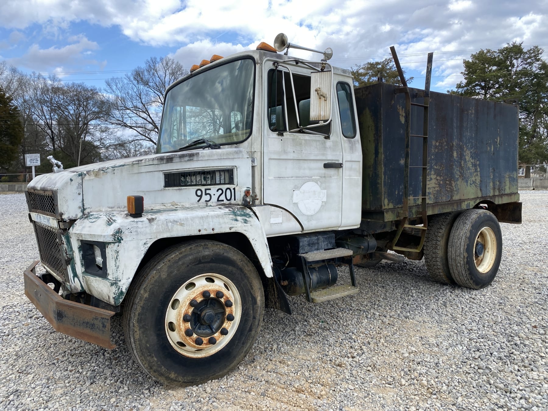 1995 Mack CS300P Equipment Image0