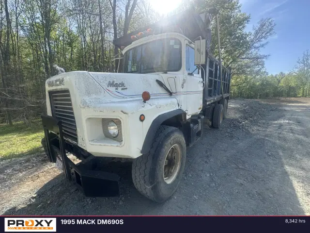 Image of Mack DM690S equipment image 2