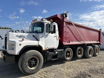 Main image Mack DM690S