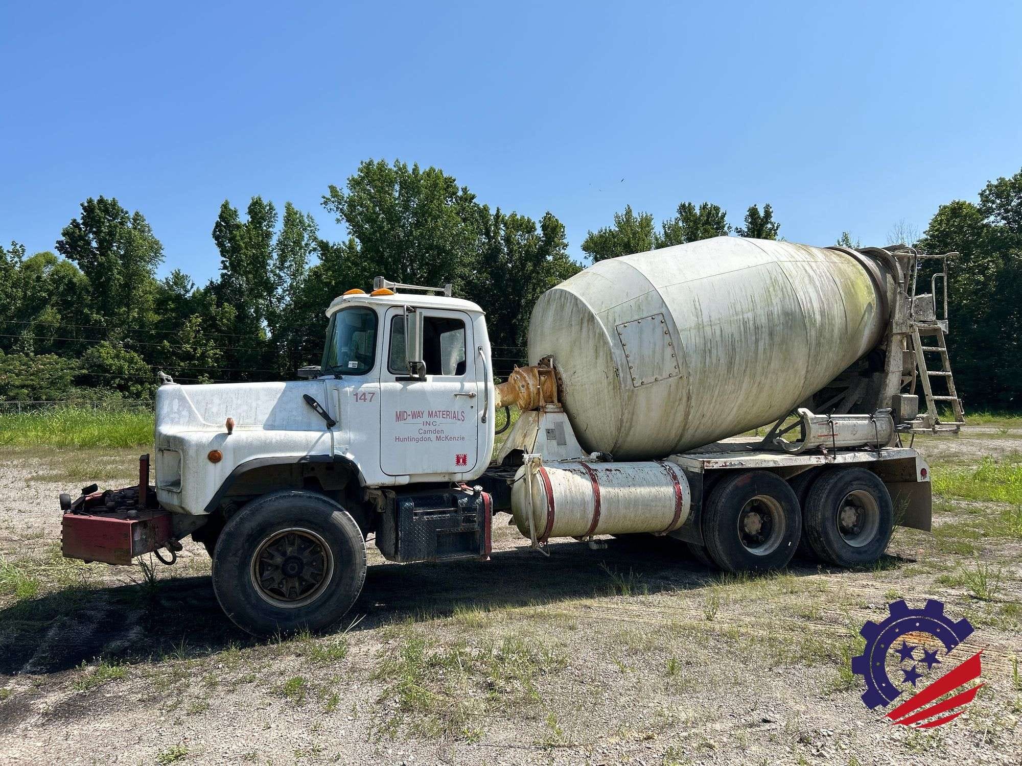 1995 Mack DM690S Equipment Image0