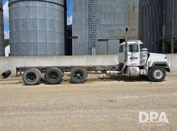 Image of Mack RD688S Primary image
