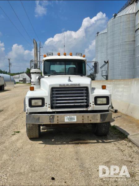 Image of Mack RD688S equipment image 3