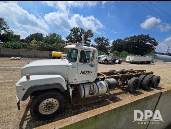 Image of Mack RD688S equipment image 1