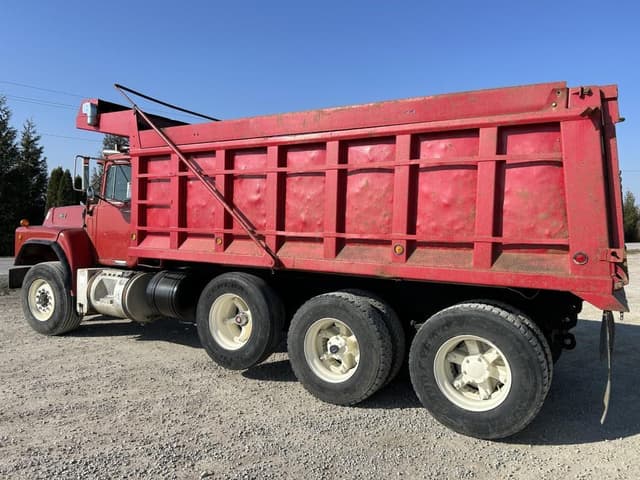 Image of Mack RB688S equipment image 4