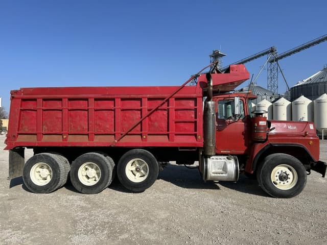 Image of Mack RB688S equipment image 3