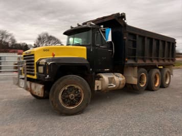 Main image Mack RD688S