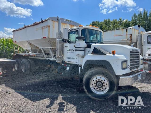 Image of Mack RD600 equipment image 3