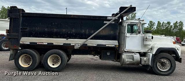 Image of Mack RD688S equipment image 3