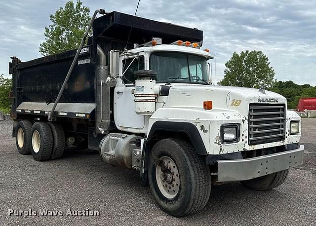 Image of Mack RD688S equipment image 2