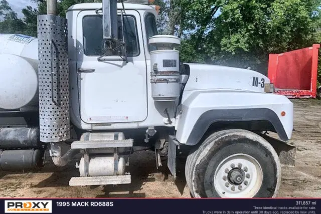 Image of Mack RD688S equipment image 3