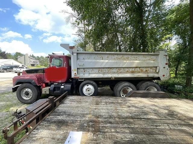 Image of Mack RD688S equipment image 2