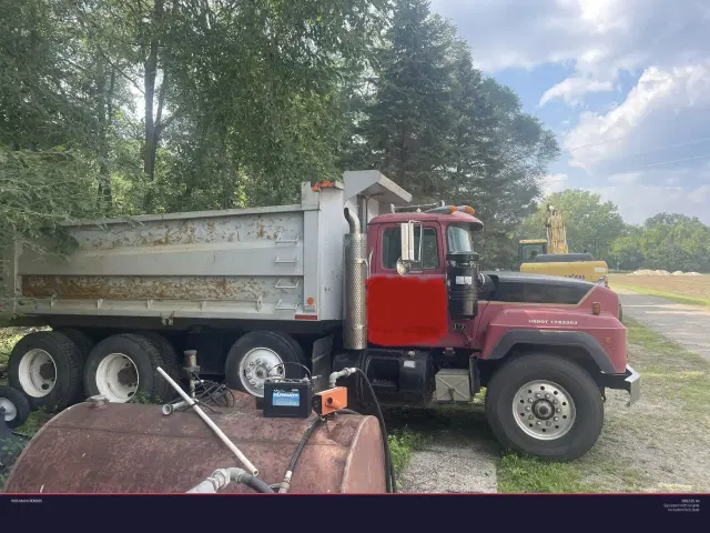 Image of Mack RD688S equipment image 1