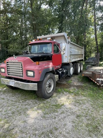 Main image Mack RD688S