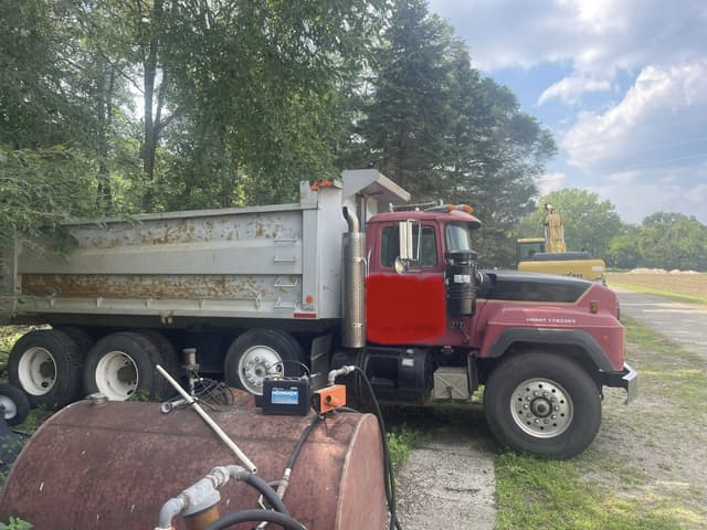 Image of Mack RD688S equipment image 1