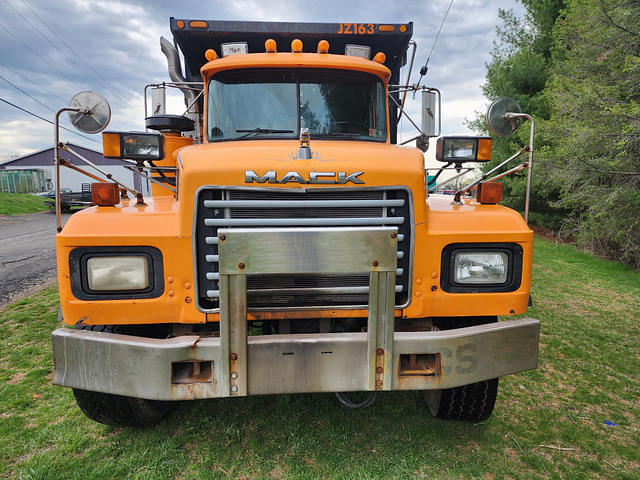 Image of Mack RD688S equipment image 4