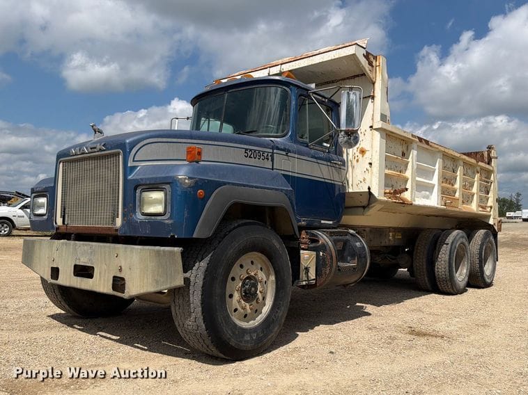 1995 Mack RD688S Equipment Image0