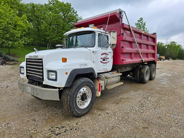 Image of Mack RD688S equipment image 2
