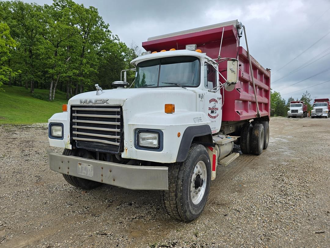 Image of Mack RD688S Primary image