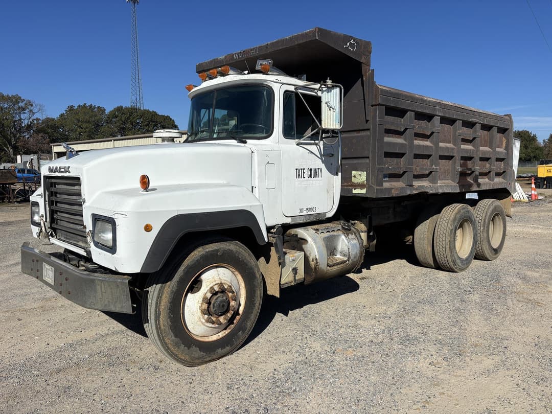 Image of Mack RD690S Primary image