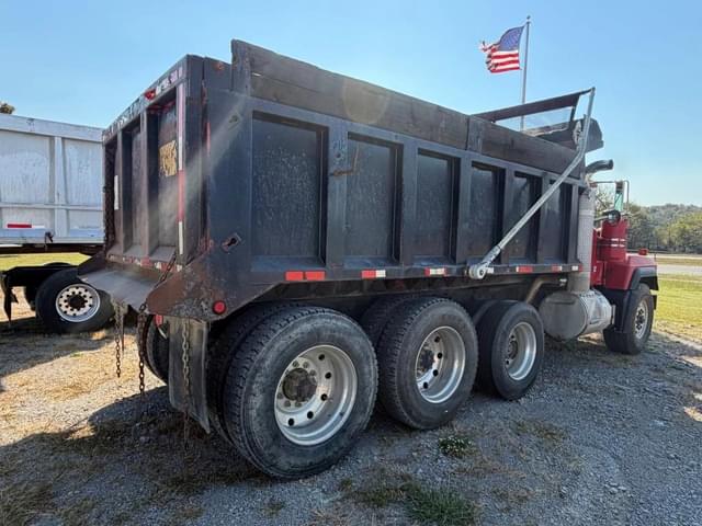 Image of Mack RD690S equipment image 3