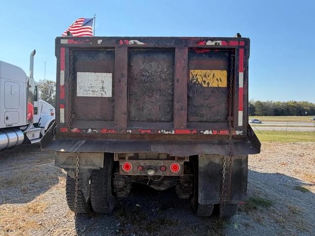 Image of Mack RD690S equipment image 4