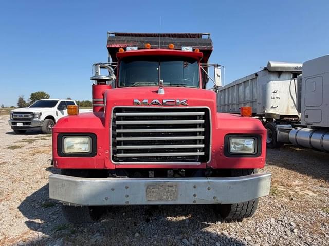 Image of Mack RD690S equipment image 1
