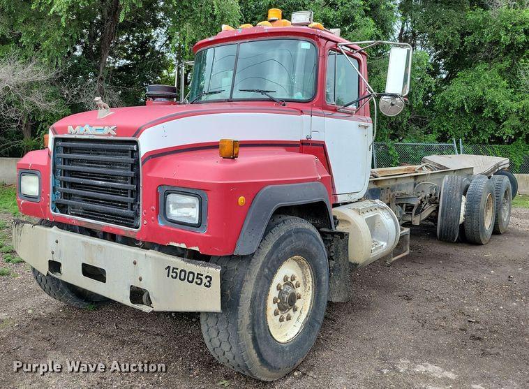 Image of Mack RD690S Primary image