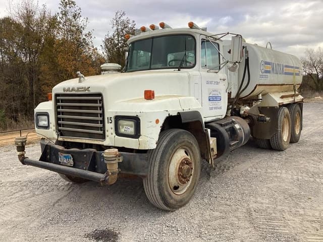 Image of Mack RD690S equipment image 1