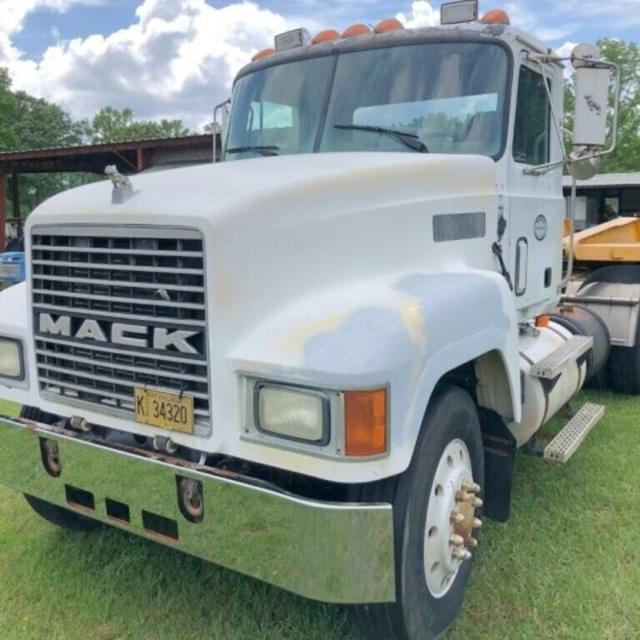 Image of Mack CH613 equipment image 3