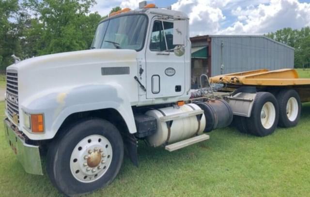 Image of Mack CH613 equipment image 2