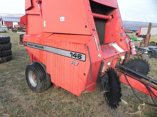 Image of Massey Ferguson 146RV equipment image 4