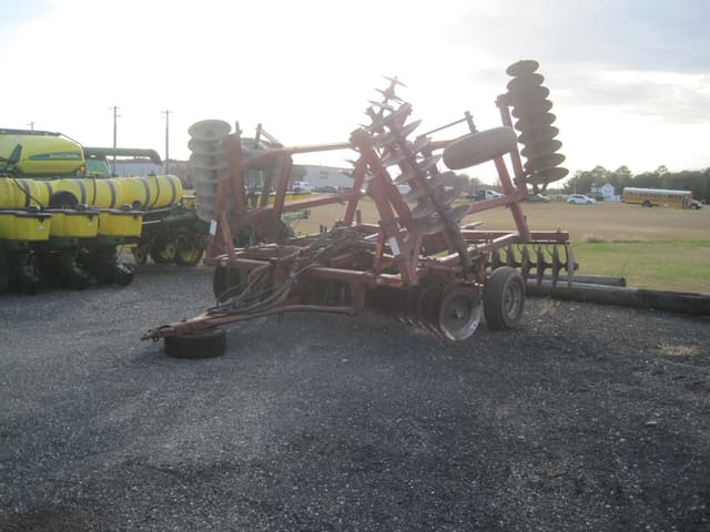 Image of Massey Ferguson 820 equipment image 2