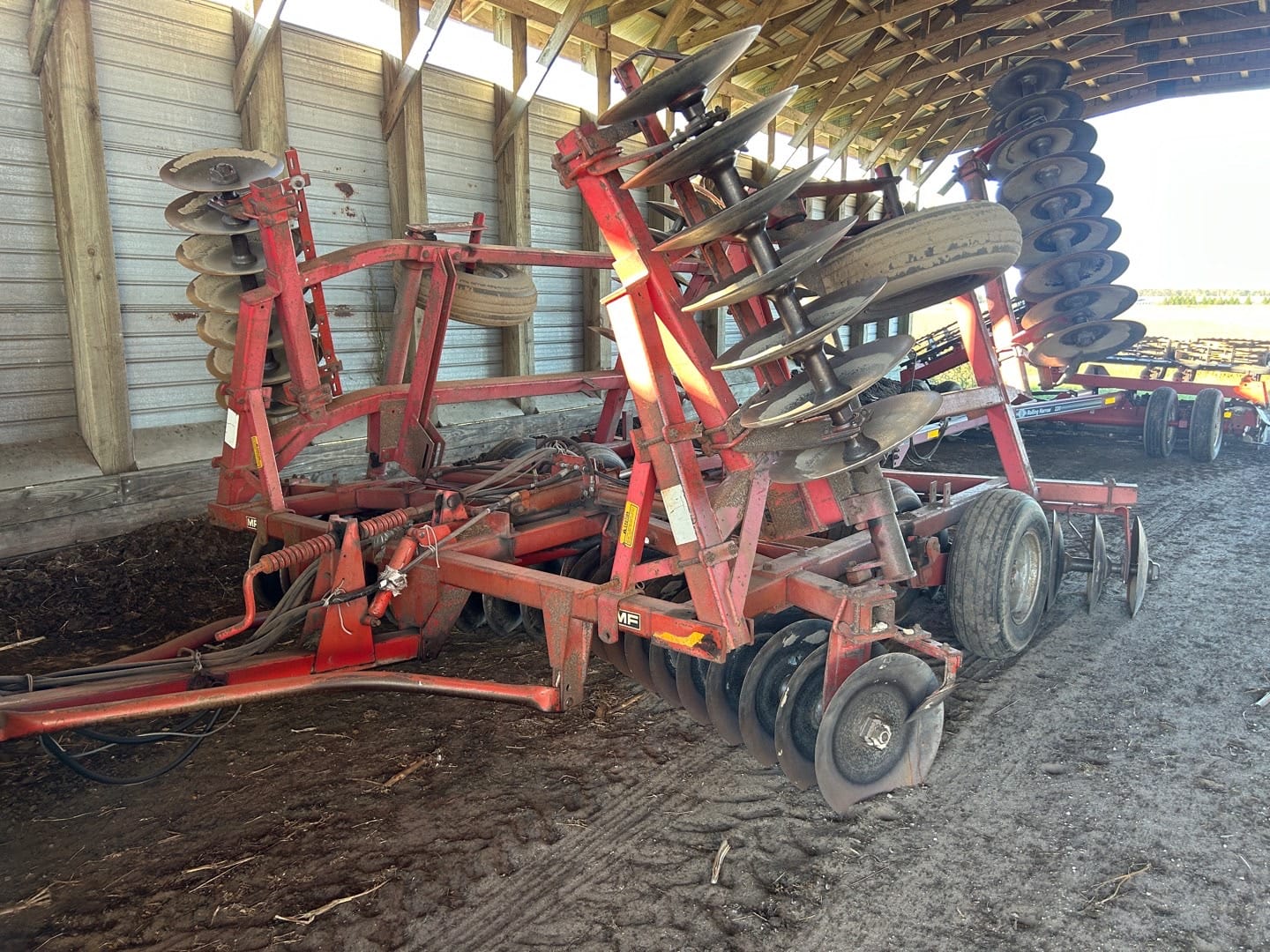 1995 Massey Ferguson 820 Equipment Image0